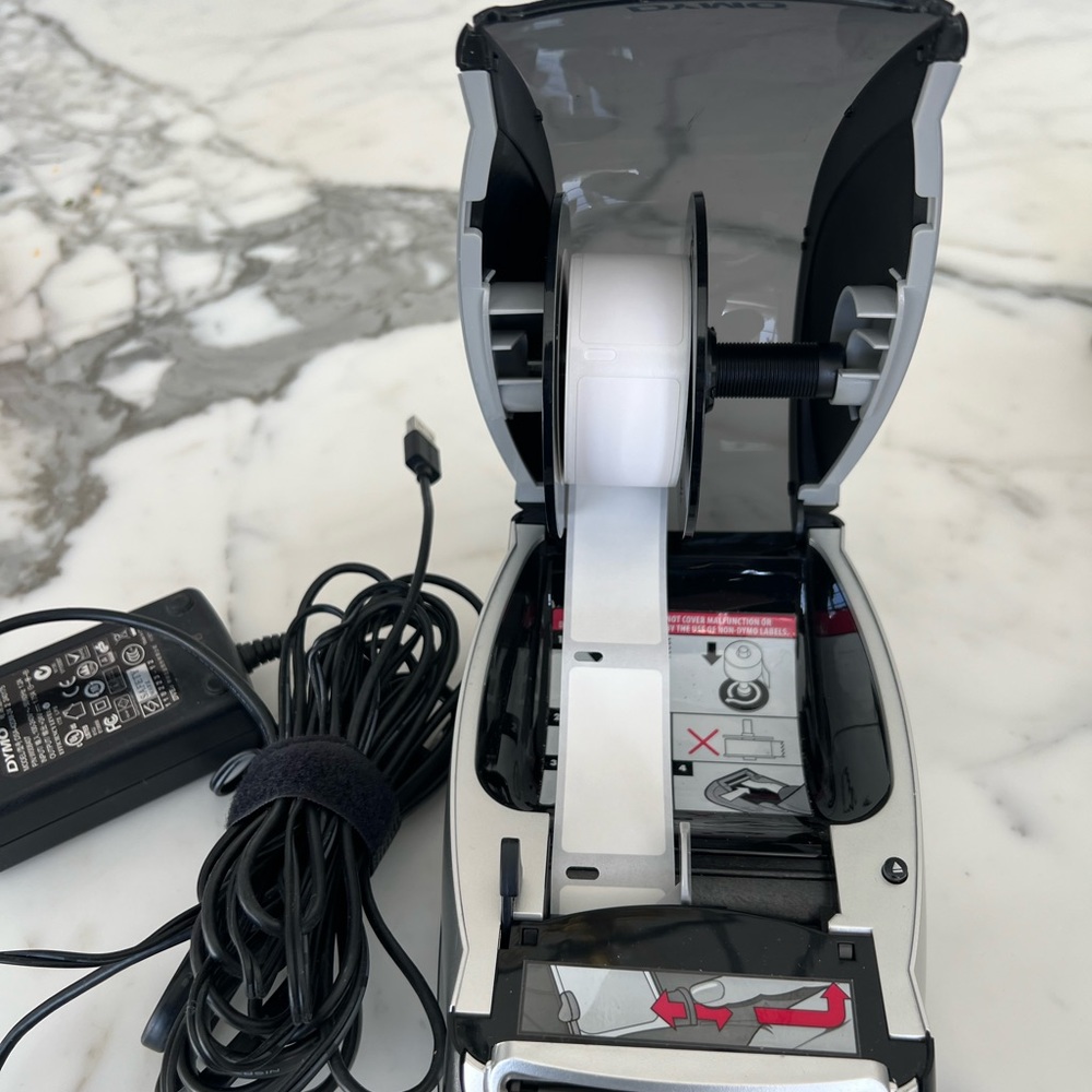 Like new Dymo Labelwriter 450 with case of 500 labels - Picture 5 of 11
